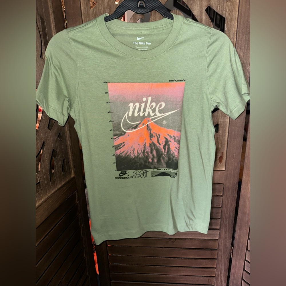 Boys Nike Olive Mountain Graphic Tee- Size S